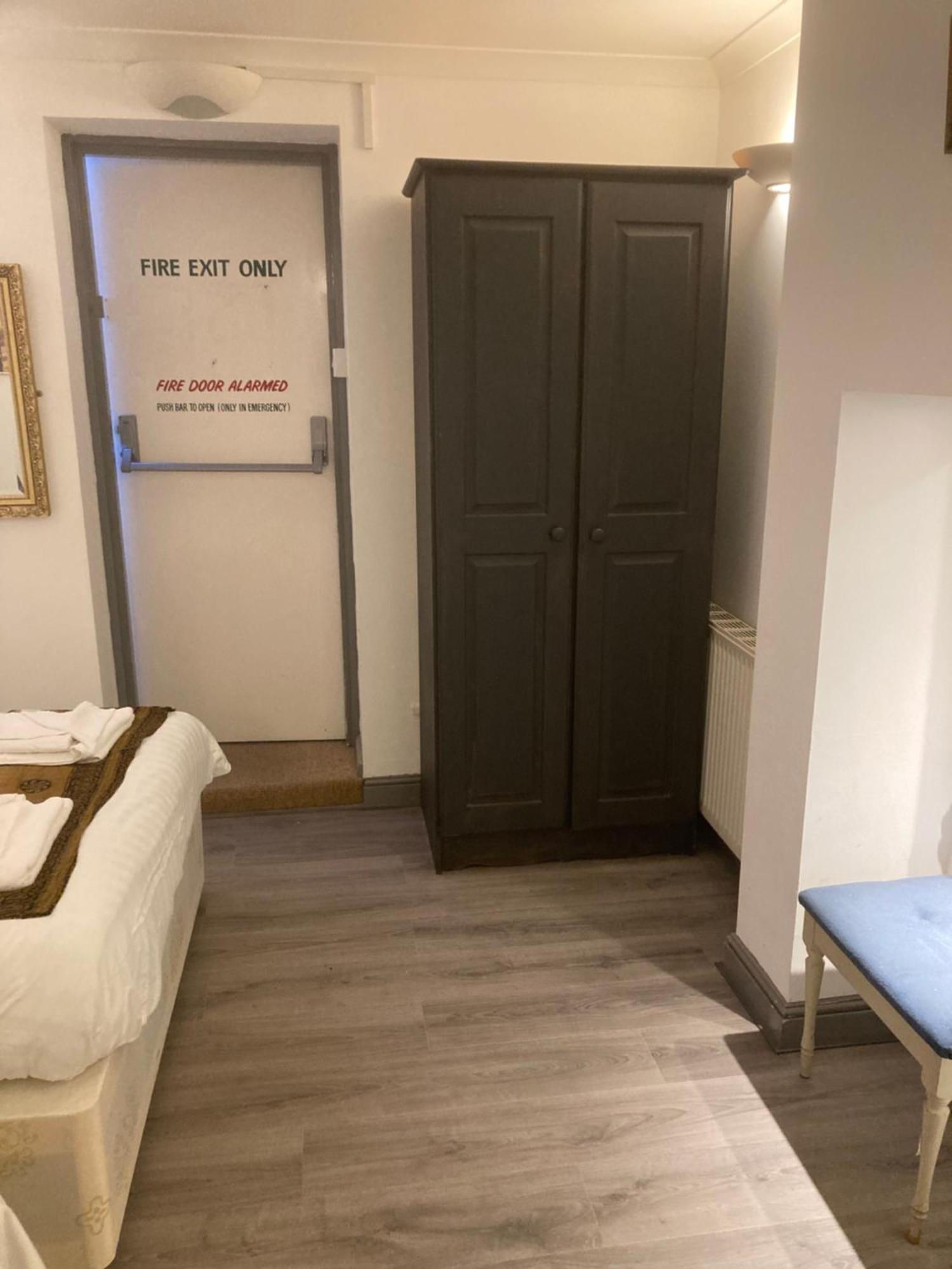 Abingdon Lodge & Suit Ryde  Esterno foto